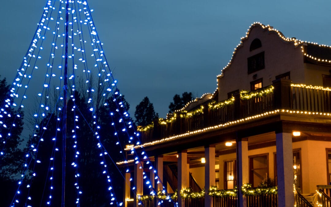 Naramata Inn Lights up the Holidays ~ With gorgeous decor, sparkling lights, festive menus and lots of great holiday gifts